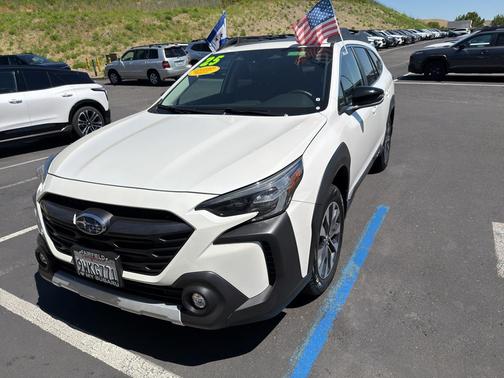 Crystal White Pearl 2025 Subaru Outback Limited