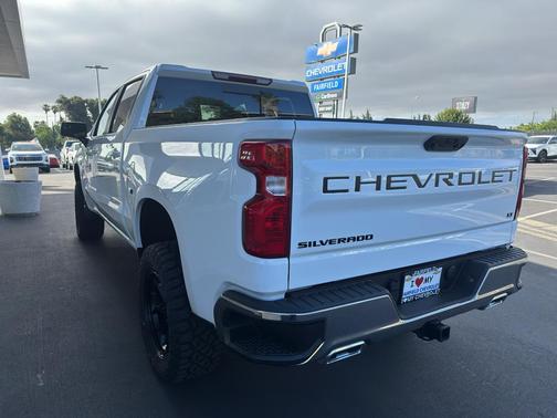 Summit White 2026 Chevrolet Silverado 1500 LT