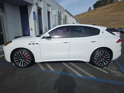 Bianco 2023 Maserati Grecale Modena
