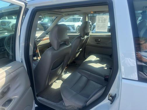 White 1998 Volvo V70 AWD