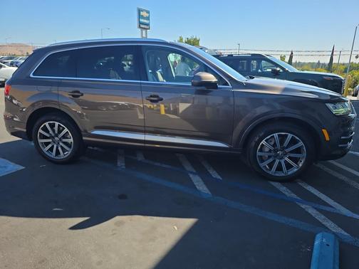 2019 Audi Q7 45 Premium Plus