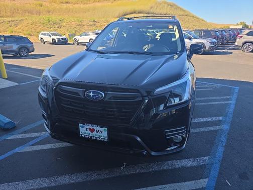 Crystal Black Silica 2022 Subaru Forester Limited