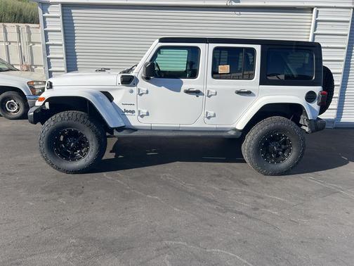 Bright White Clearcoat 2023 Jeep Wrangler 4xe Sahara