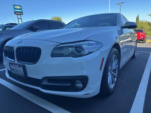 Alpine White 2016 BMW 528 528i