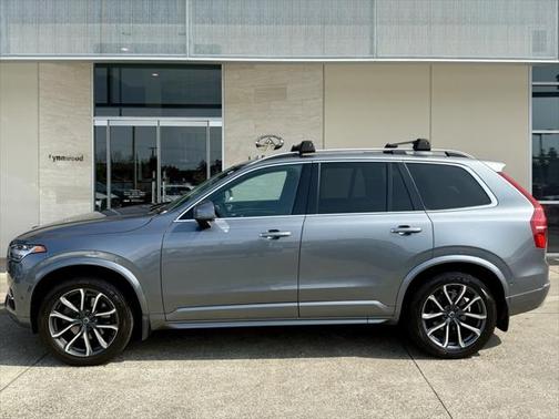 2016 Volvo XC90 T6 Momentum