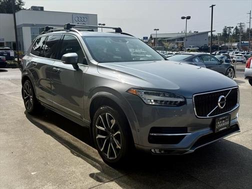 2016 Volvo XC90 T6 Momentum