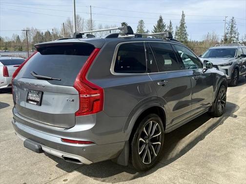 2016 Volvo XC90 T6 Momentum