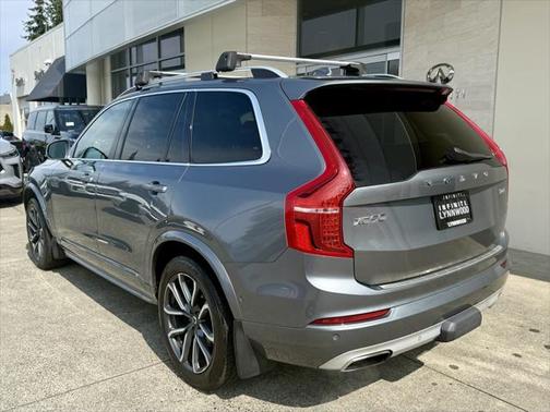 2016 Volvo XC90 T6 Momentum