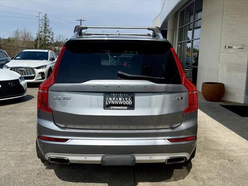 2016 Volvo XC90 T6 Momentum