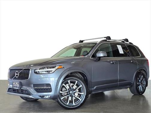 2016 Volvo XC90 T6 Momentum