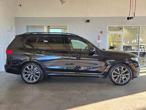 2021 BMW X7 M50i