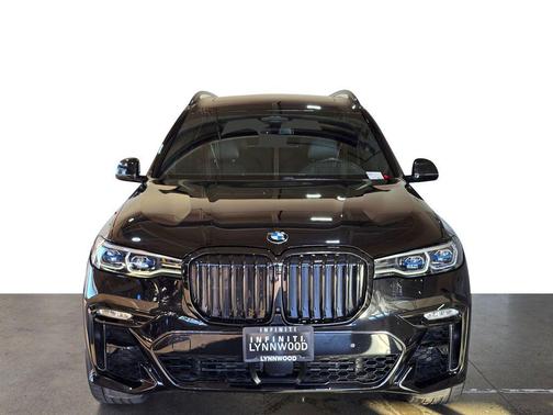 2021 BMW X7 M50i