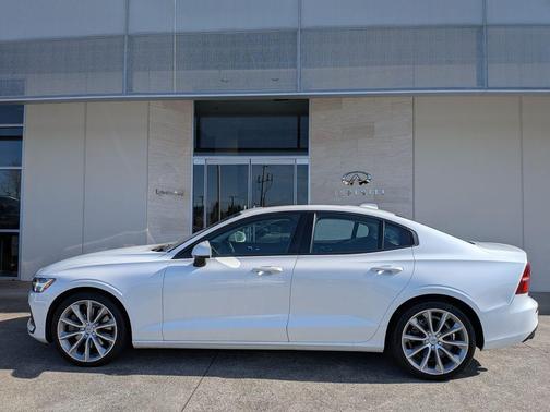 2021 Volvo S60 T6 Momentum