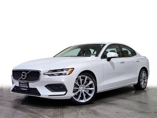 2021 Volvo S60 T6 Momentum