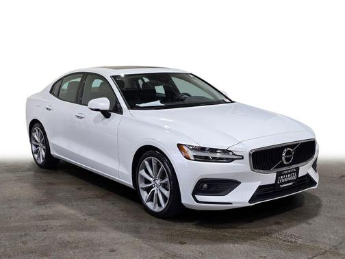 2021 Volvo S60 T6 Momentum