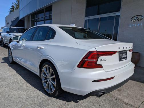 2021 Volvo S60 T6 Momentum