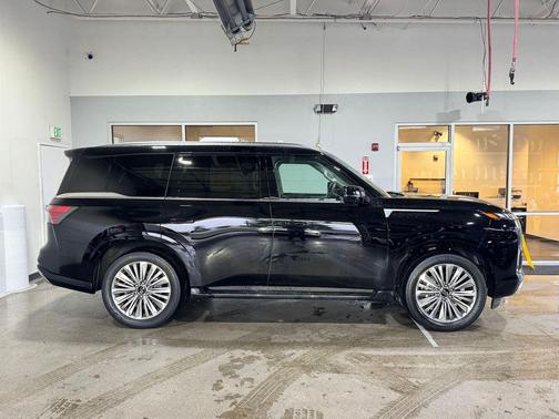 2025 INFINITI QX80 Luxe
