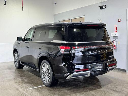 2025 INFINITI QX80 Luxe