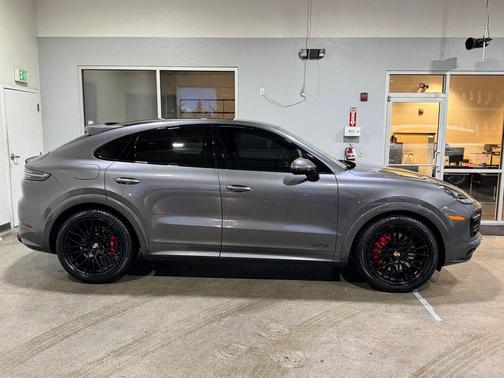 2022 Porsche Cayenne GTS