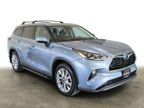 Moon Dust 2022 Toyota Highlander Hybrid Limited