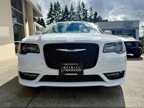 2018 Chrysler 300 S
