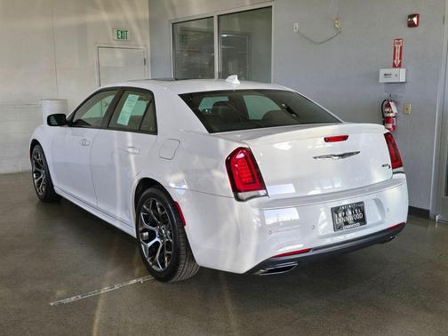 2018 Chrysler 300 S