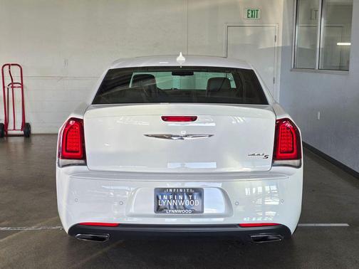2018 Chrysler 300 S