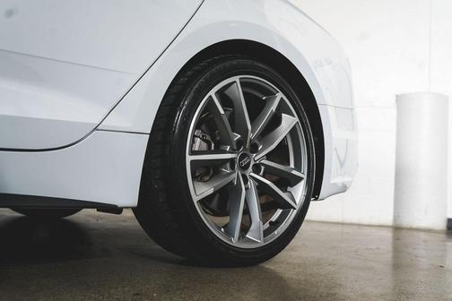 Photo 2 of 33 of 2019 Audi A5 2.0T Premium
