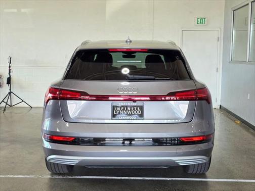 2019 Audi e-tron Premium Plus