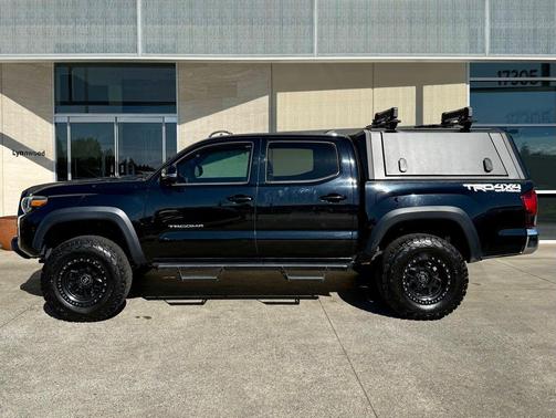 Midnight Black Metallic 2019 Toyota Tacoma TRD Off Road