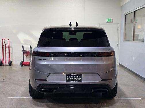 2024 Land Rover Range Rover Sport SE