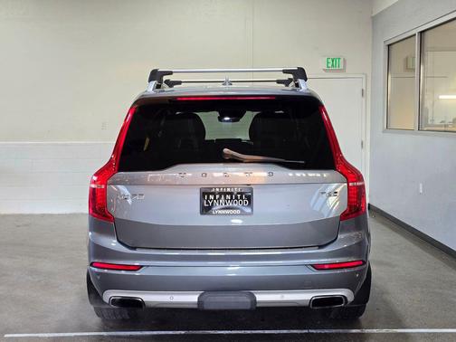 2016 Volvo XC90 T6 Momentum