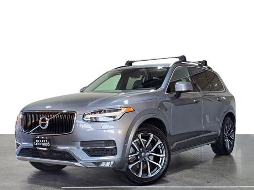 2016 Volvo XC90 T6 Momentum