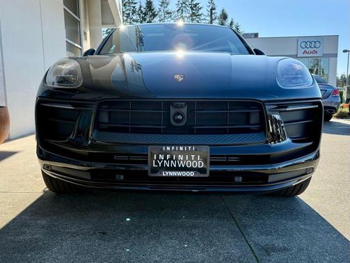 2024 Porsche Macan Base