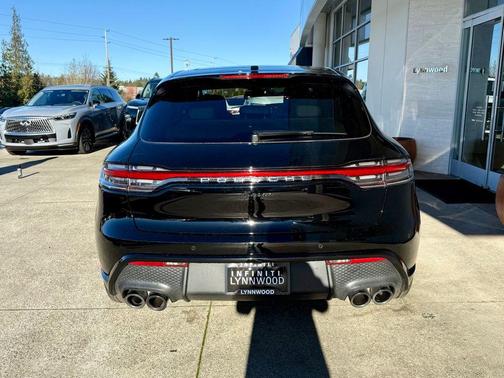 2024 Porsche Macan Base