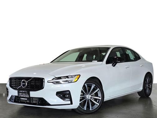 2021 Volvo S60 T5 Momentum