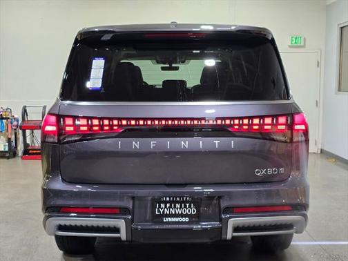 2025 INFINITI QX80 Luxe