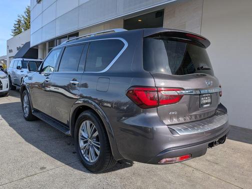 2022 INFINITI QX80 Luxe