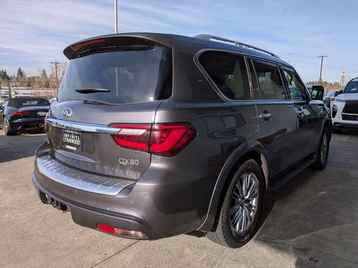 2022 INFINITI QX80 Luxe
