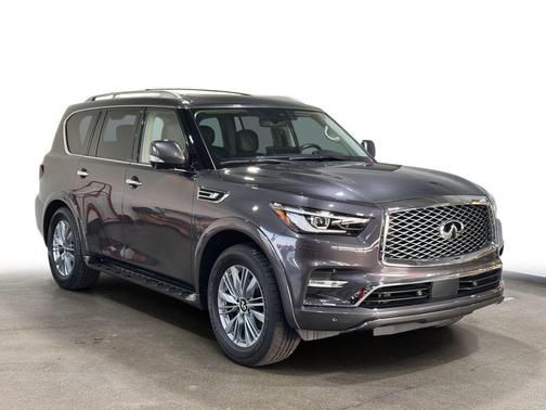 2022 INFINITI QX80 Luxe