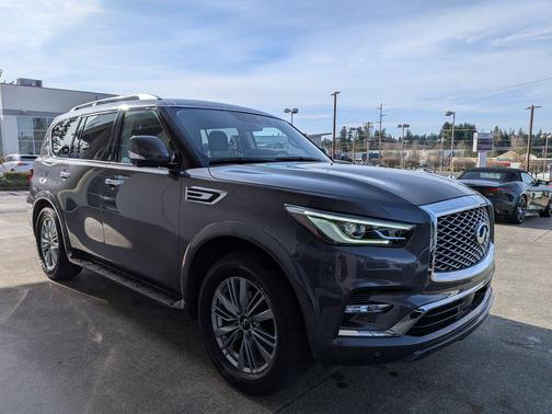 2022 INFINITI QX80 Luxe