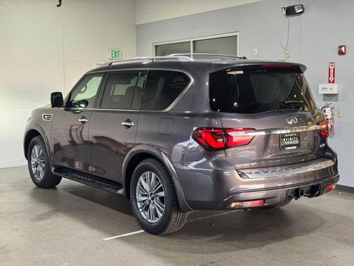 2022 INFINITI QX80 Luxe