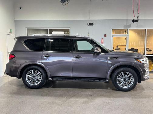 2022 INFINITI QX80 Luxe