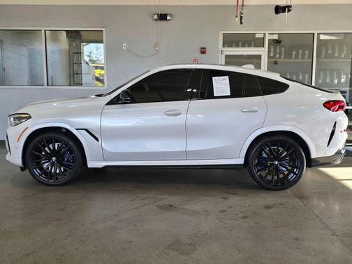 Mineral White Metallic 2023 BMW X6 M50i
