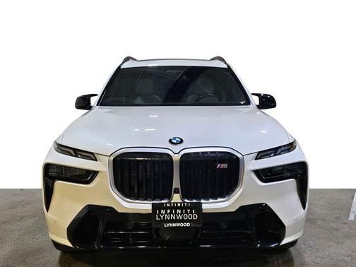 2023 BMW X7 M60i