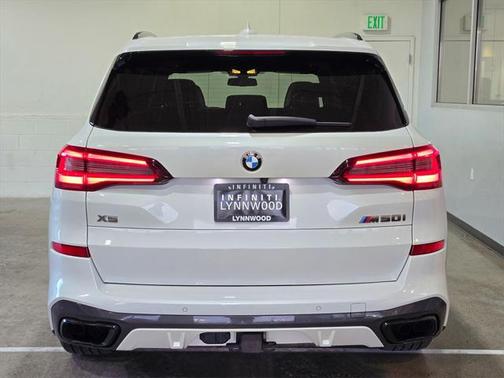 2021 BMW X5 M50i