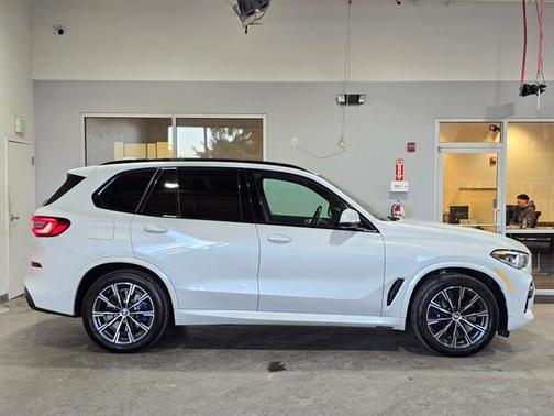 2021 BMW X5 M50i