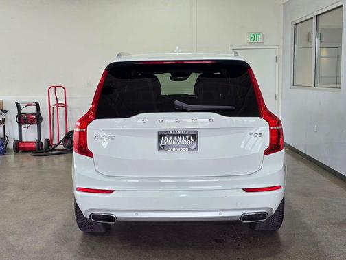 Ice White 2020 Volvo XC90 Hybrid T8 Momentum 7 Passenger