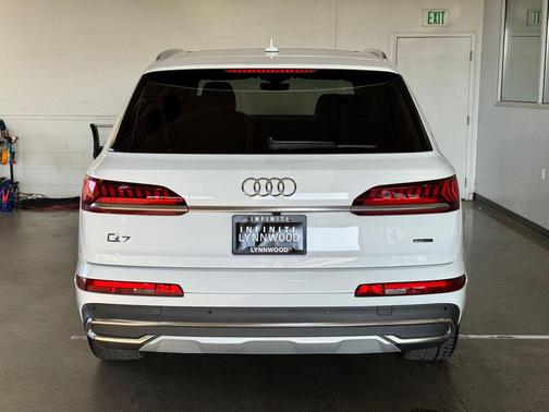 2022 Audi Q7 55 Premium Plus