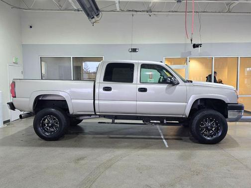 2005 Chevrolet Silverado 2500 LT H/D Crew Cab